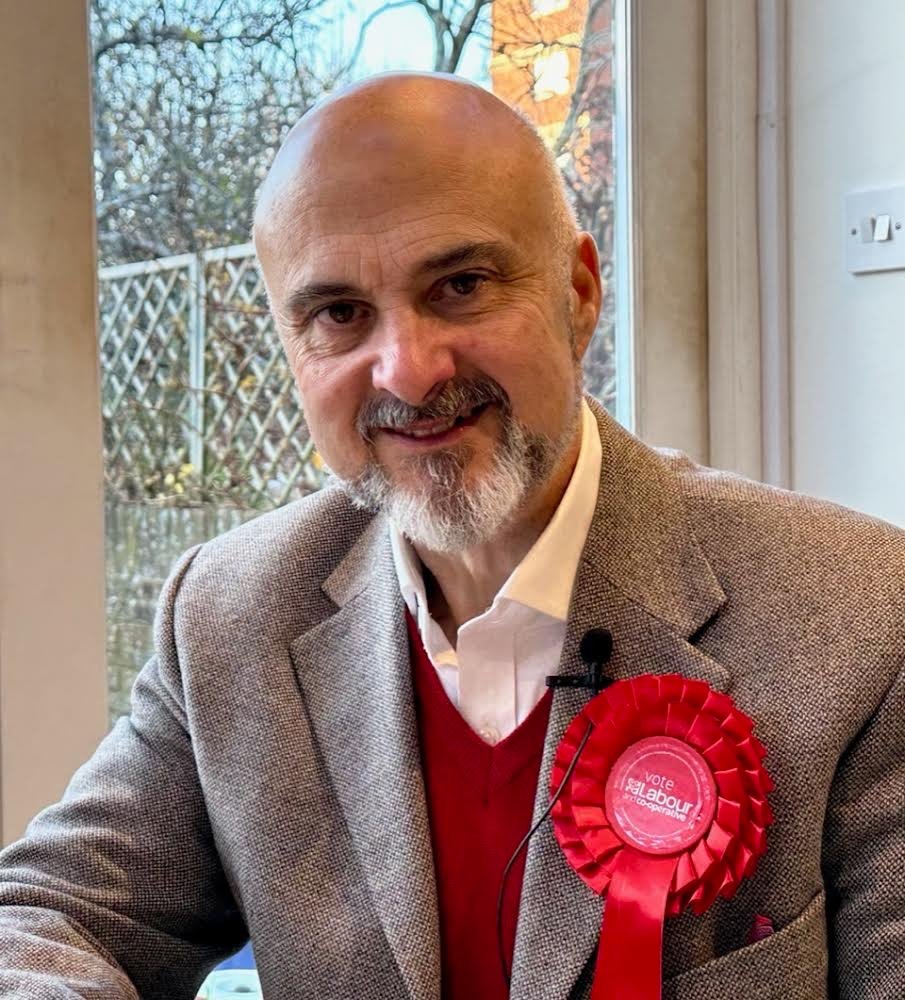 mikeerwydd1968's tweet photo. This total muppet is Paul Richards. He thinks if you disagree with labours stance on war you should be locked up. He also wants conscription, to send our children off to war.
Unbefuckingleavable. https://t.co/9BC88nlY8b