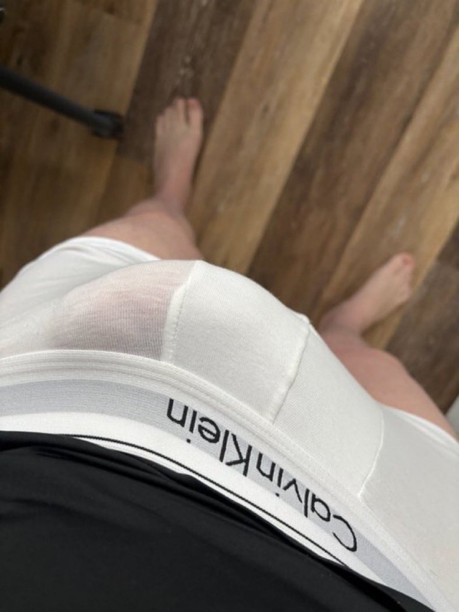 MasterTommy02's tweet photo. Things are looking up for the weekend. DMs open for good sub boys. 😈#cashmaster #findom #gayfindom #alphaworship #bulge #underwearfetish #calvinklein #gayunderwear #malefeet #Footslave #footworship https://t.co/VeVq7U8YBY