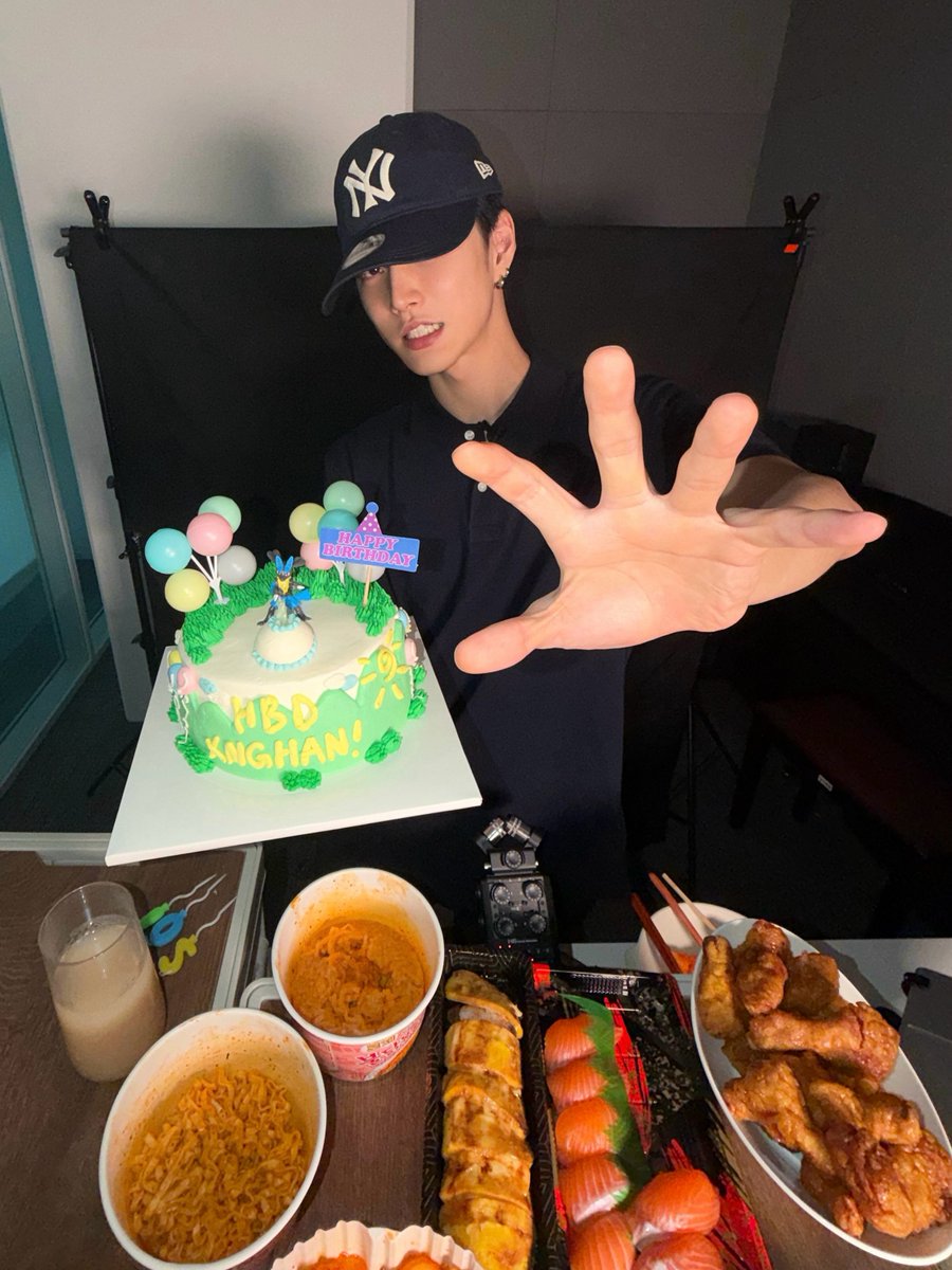 seunghan_insta's tweet photo. 261002 Xnghan인스타
"🍽️🎂"

#XngHan_Xoul #승한 #SEUNGHAN #XngHan #홍승한 https://t.co/P2rwyPf92U