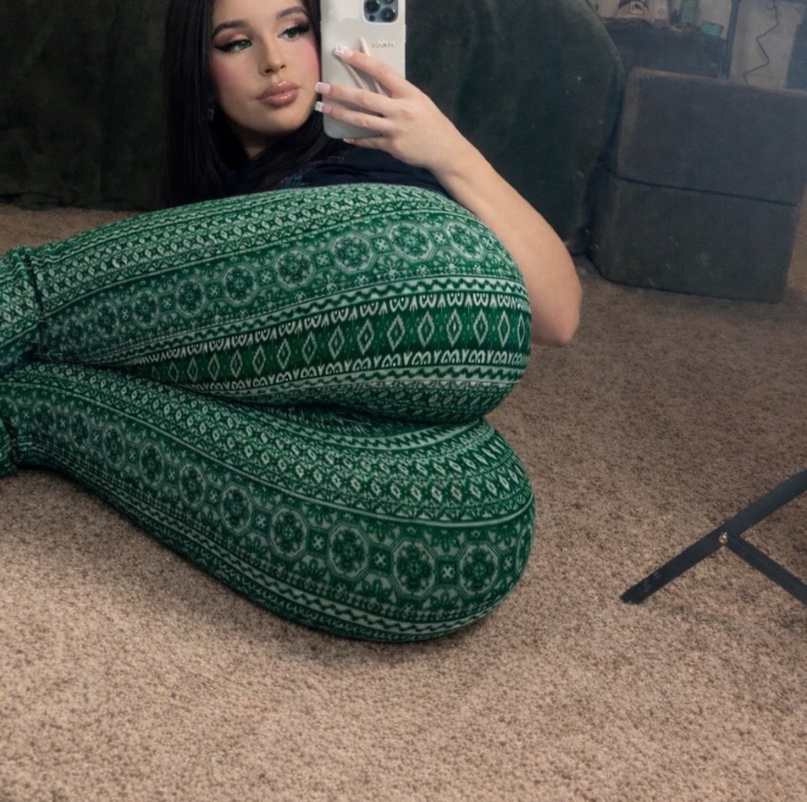 Hannahcnb's tweet photo. Send me a message bby ✉️💋💚 https://t.co/IQvtBxWTH0