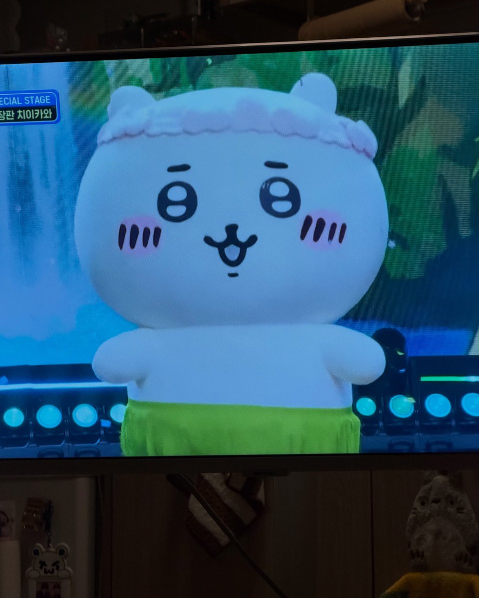 chundudwo's tweet photo. 투어스신유 친누나랑 콰삭모짜킹에 한정선먹고 치이카와 보는 아이돌인거 엄청호감이구 입덕함.... https://t.co/TIDFf0zOke