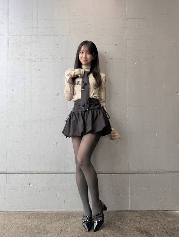 yuruuuufuwa's tweet photo. ＝LOVE  野口衣織   黒タイツ https://t.co/zRcVrLEuoW