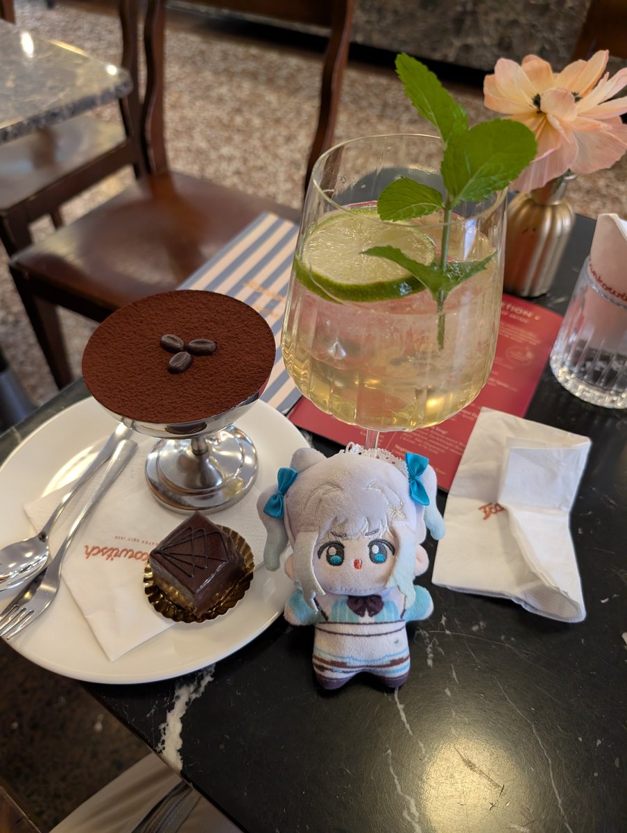 Alabaster6969's tweet photo. We sippin' Hugos in Graz Minki #mintogo https://t.co/LOOIAn4b18