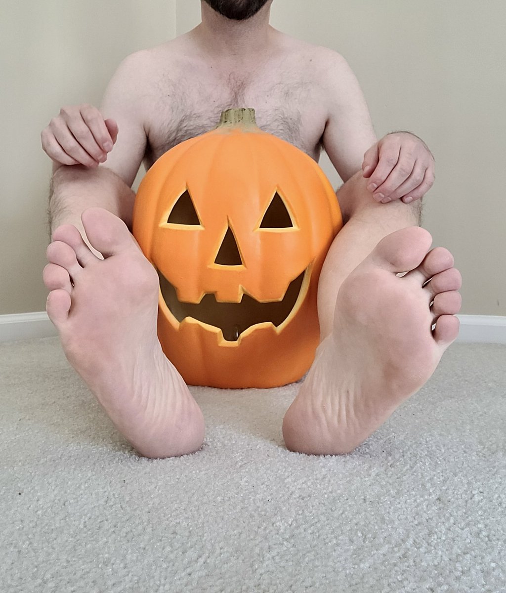 ToddsToes84's tweet photo. Flashback Friday - Pumpkin season https://t.co/GqLo25gPdz