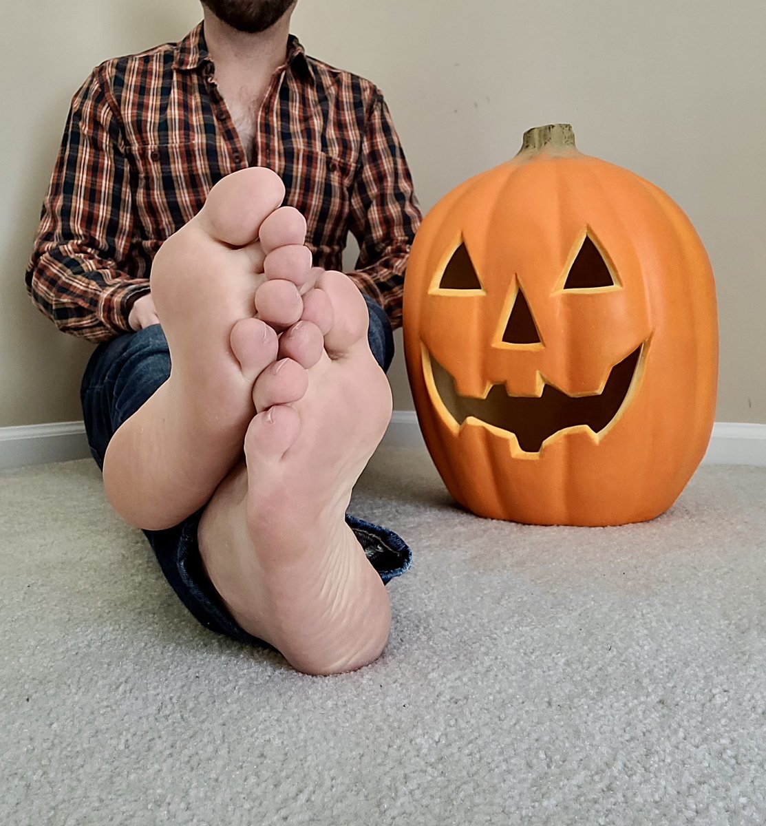 ToddsToes84's tweet photo. Flashback Friday - Pumpkin season https://t.co/GqLo25gPdz