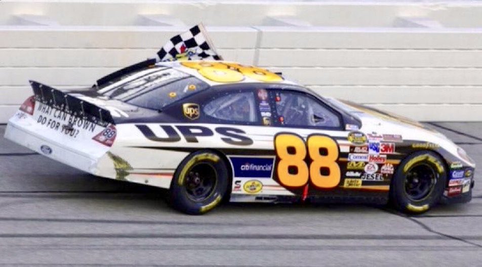 LegendsNascar's tweet photo. Dale Jarrett won the 2005 UAW-Ford 500 at Talladega 21 years ago today. 🏁 

It was his 32nd and final Cup series win.  

#RobertYatesRacing 🏁 #Dega https://t.co/8dqFVTptfX