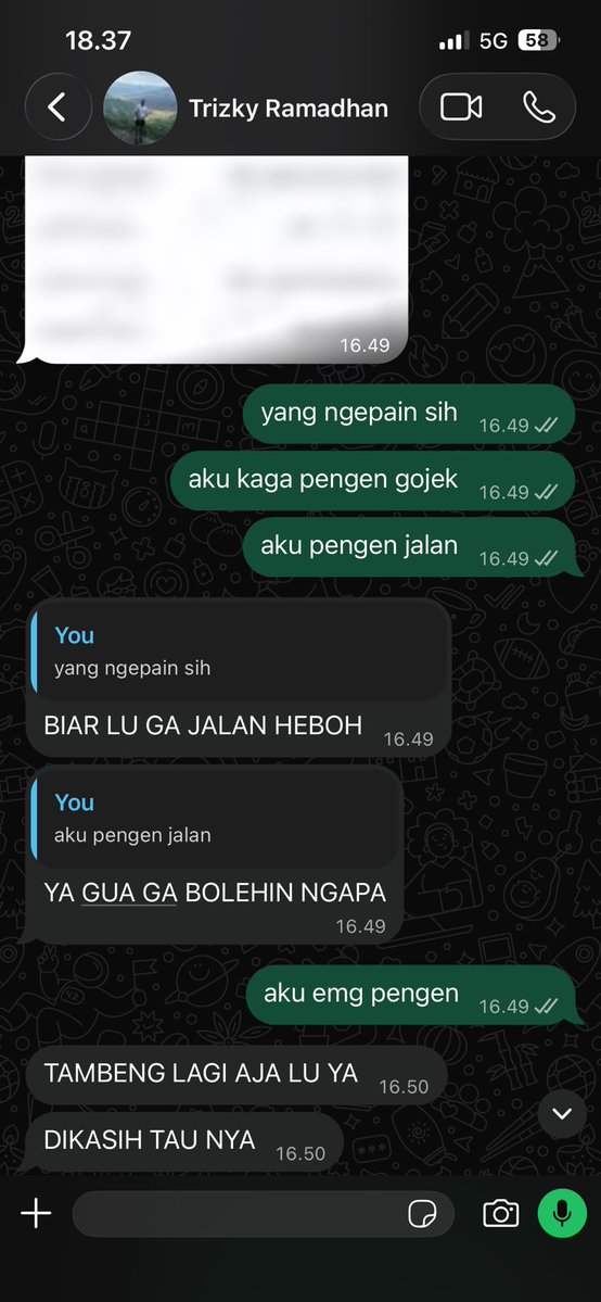 virasatque's tweet photo. aku suka jalan tp cowoku gasuka liat aku jalan💔💔💔 https://t.co/kczOWIUahC