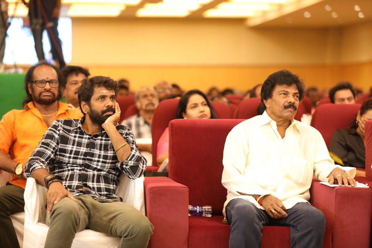 siaaprnews's tweet photo. The South Indian Artistes Association
70th Annual General Body Meeting stills!
Members !
#NadigarSangam #ns #siaa
#actornasser #Vishal #Karthi #PoochiSMurugan
#karunaas
#johnsoncinepro https://t.co/qUzicZFauM