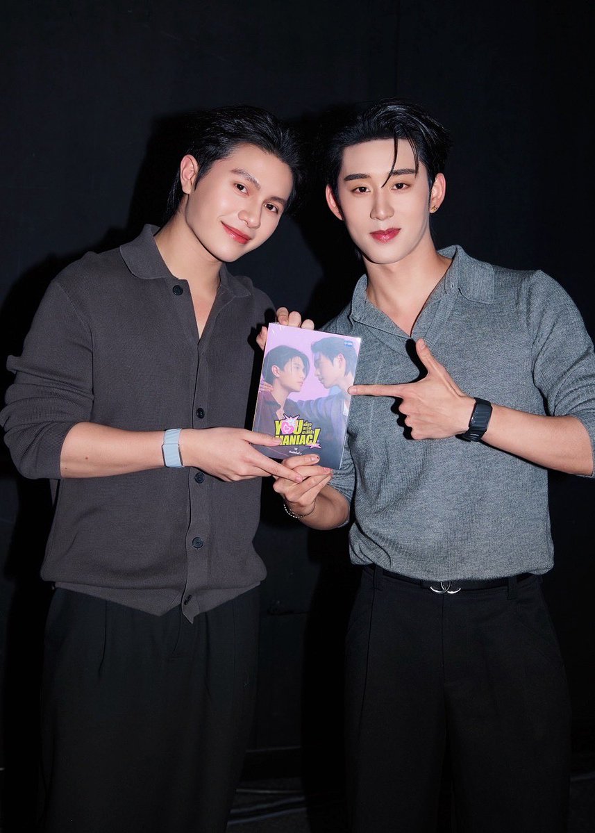 GmmtvShop's tweet photo. วิลเลี่ยม - เอส พร้อมที่จะพูดคุยเกี่ยวกับนวนิยาย You Maniac เดี๋ยวจะรักซะให้บ้า ในงาน GMMTV FANIVAL 2026 : Happy Family แล้วน้า มารักให้บ้ากันเลยทุกคน

#YouManiacSeries 
#GMMTVFANIVAL2026HappyFamily
#GMMTV https://t.co/EakWW09SiG