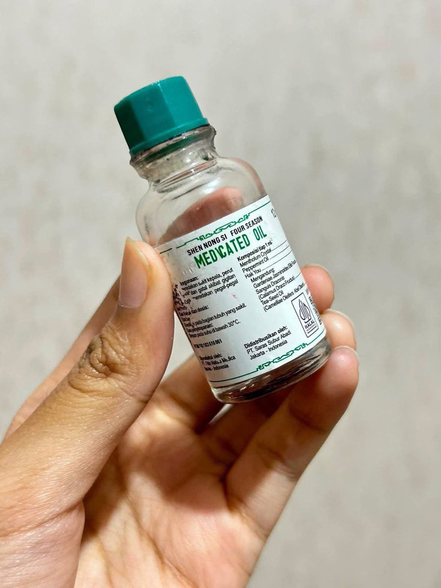 shemadha's tweet photo. Gen Z insomnia kaya aku bener2 udah kecanduan minyak ini anjir, sampe mau abis😭👍🏻makasi ya berkat kamu jam tidurku jadi lebih baik🥹🙏🏻cuma olesin belakang kuping langsung pules🤏🏻￼ https://t.co/2C2eM6Ddls