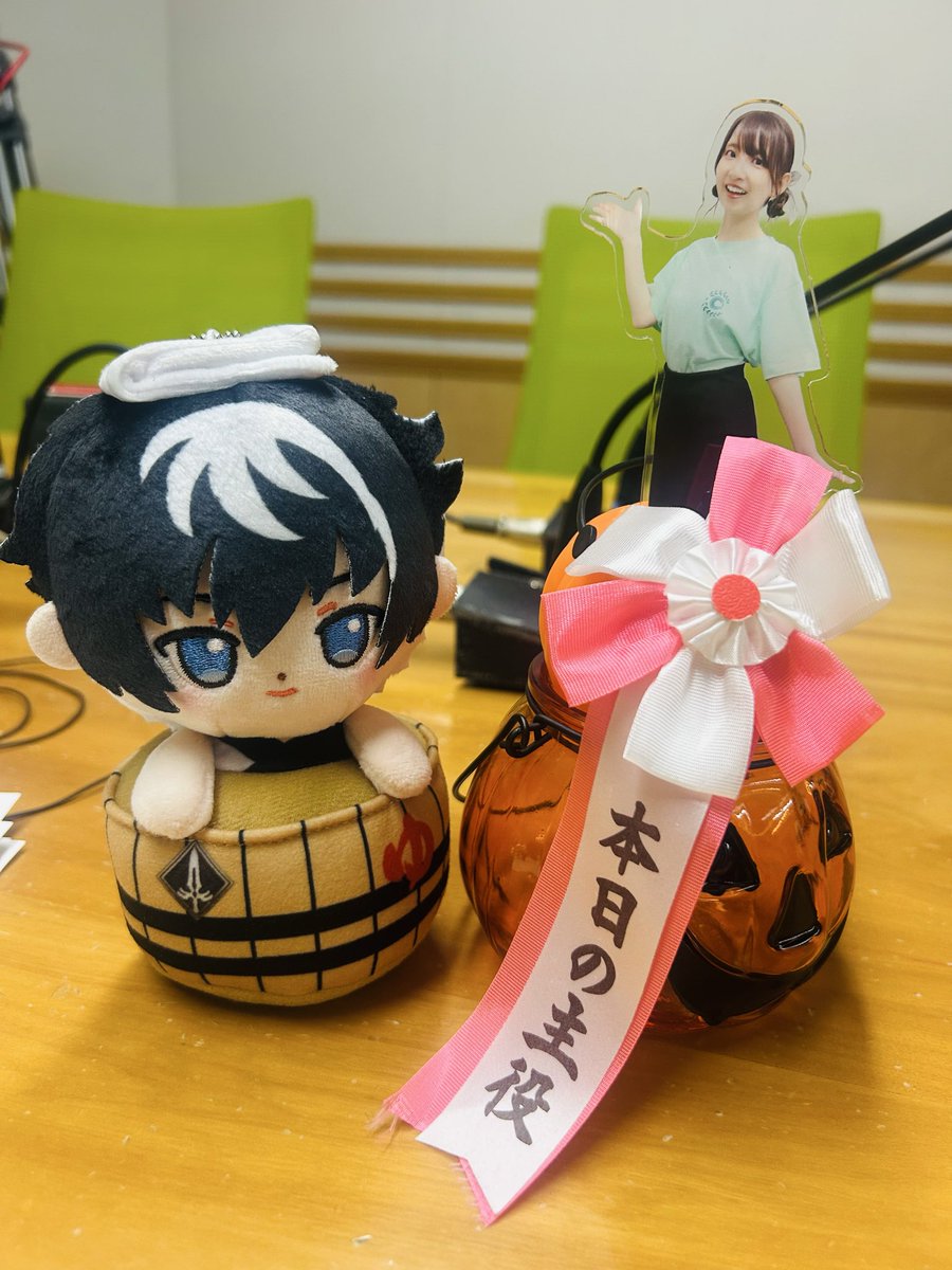 rumirumi_81pro's tweet photo. スタジオ入ったらアク瑠美さんいたww
今日我が家に届いた極楽湯のシャルルマーニュぬいと一緒にお写真📸🩵
今夜も #FGOラジオ の生放送、よろしくお願いします！ https://t.co/Tnv0SAU24J