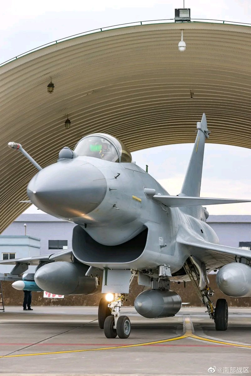 adityatiwarizz8's tweet photo. Bangladesh’s defence logic: Pakistan says the Chinese J-10 shot down a Rafale, so Dhaka says, “Great, we’ll buy it!”
No official Indian confirmation, but apparently #Pakistan’s claim is enough for #Bangladesh to choose its next fighter. @speaknsee 1/ https://t.co/L6F697VnuM