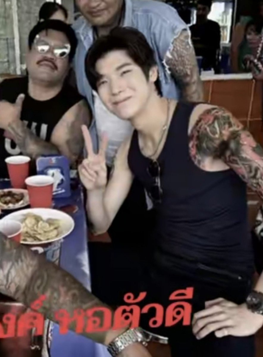 jimmoyed's tweet photo. JIMMY WITH TATTOOS I'M SALIVATING WHAT THE ACTUAL FUCKKKKK https://t.co/CdoE7bEsF7