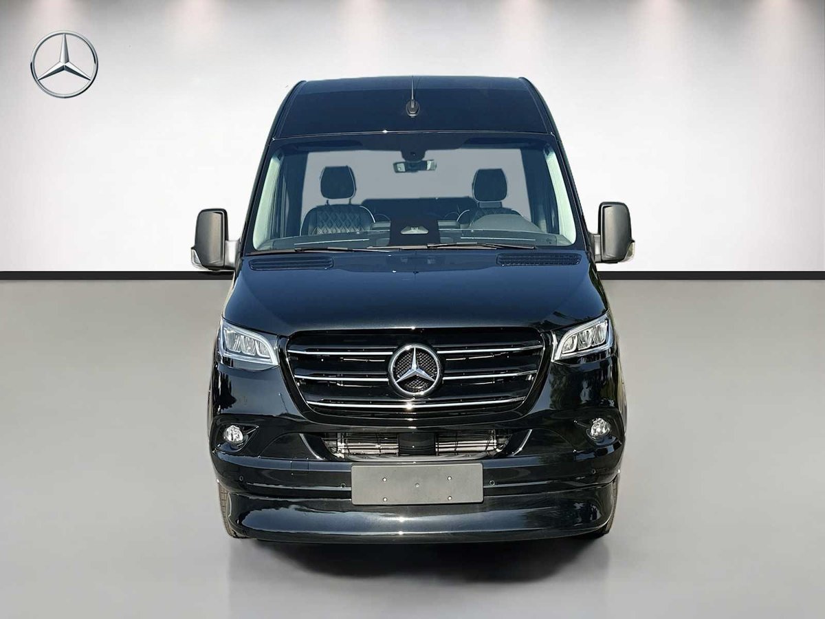 kena_ewuru's tweet photo. If your Politician friend/egbon is looking for a party bus. Tell him we can get it for him 👀 https://t.co/tXlwhsOzGj