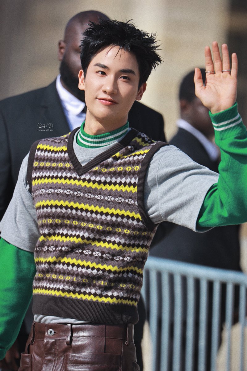 247withuuuu's tweet photo. 02/10/26

bye-bye👋🏻
nice day for me☺️

TAY FOR LOEWE SS27
#LOEWExTayTawan
#LOEWESS27
#LOEWE @LoeweOfficial 
#Tawan_V https://t.co/aKY1Iq7pOn