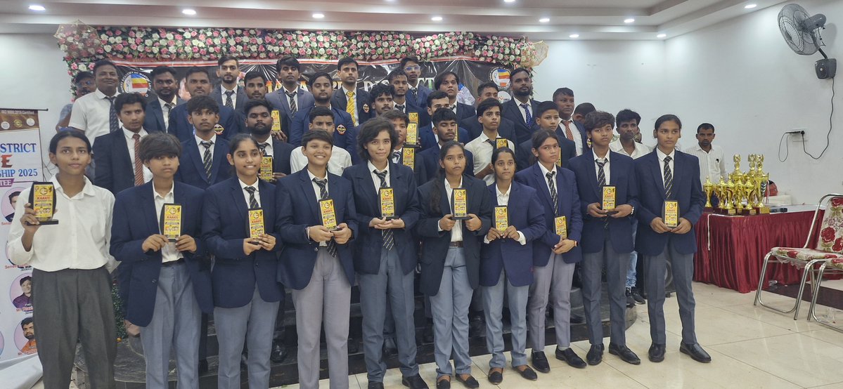 manavacademy's tweet photo. टीम मामा ग़ाज़ीपुर ने जिले में कराटे खेल के प्रचार प्रसार एवं कराटे खिलाड़ियों को तैयार करने के उद्देश्य से जिलास्तरीय प्रतियोगिता कक आयोजन किया। जिसमें ग़ाज़ीपुर के 22 स्कूल के 300 से अधिक खिलाड़ियों ने प्रतिभाग किया
@DmGhazipur @myogiadityanath @myogioffice @PMOIndia https://t.co/ZGPcAzYhxA