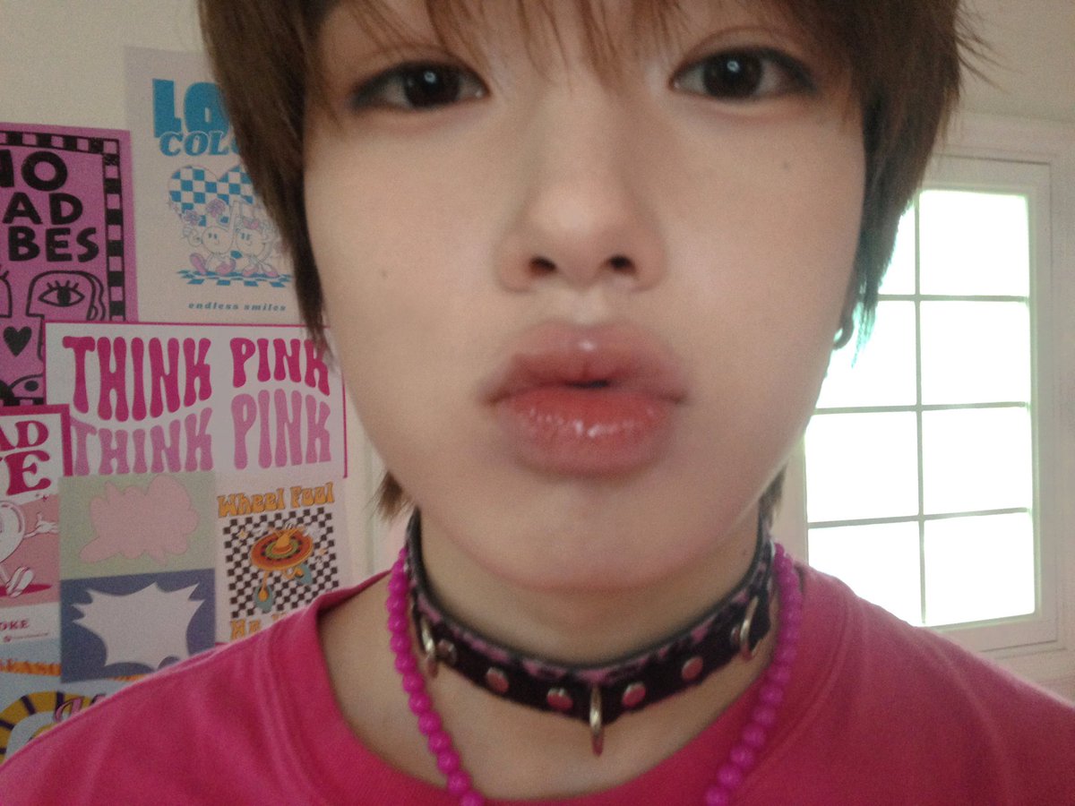 ystsubasak's tweet photo. 헨타이커플 윳샄

초커녀가 안경남 목줄 잡고 공원 출몰하고 일동경악 
그시간대 학부모들 절대로 자식들에게 공원출입엄금을 당부함 https://t.co/tzd4lpSXTC