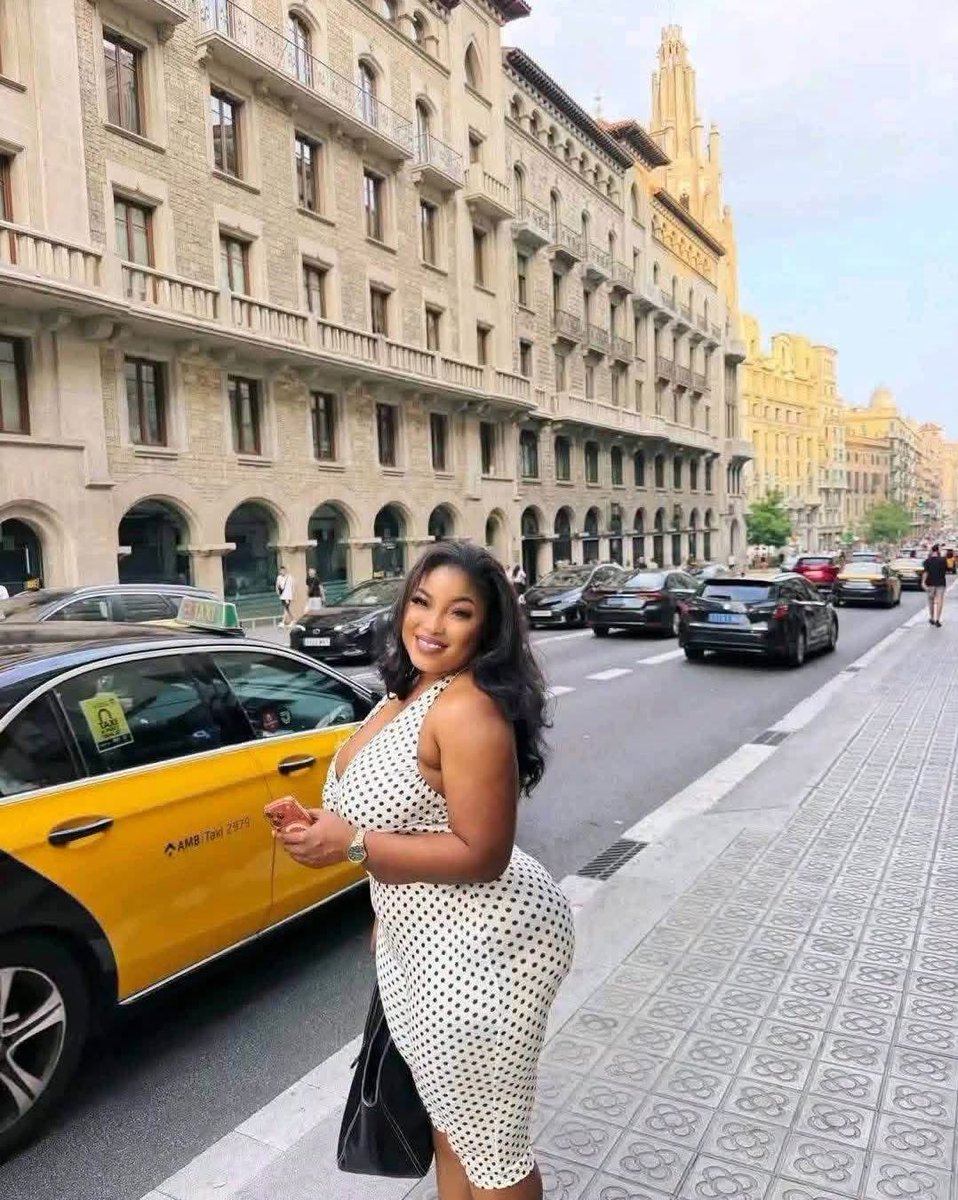 thelibinfluence's tweet photo. Popular Ivorian influencer Fatima Bakayoko has reportedly passed away following complications allegedly linked to a BBL procedure in Aba, Nigeria.
Her reported death has left many fans and followers mourning the loss. May her soul rest in perfect peace.
#TheLibIngluence https://t.co/wSpeBFsAV2