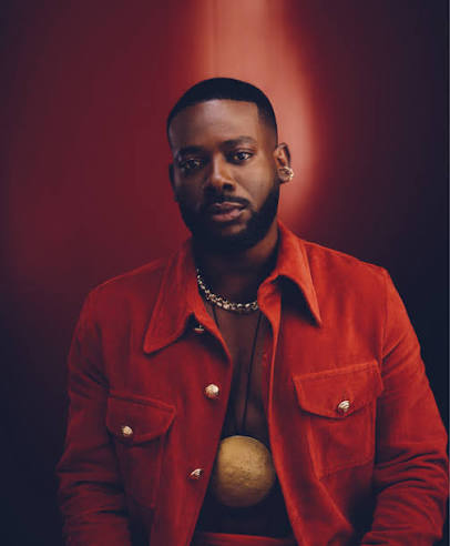 yabaleftonline's tweet photo. "I'm always on a plane 24/7. My last major cris!s happened mid-flight to Tanzania. I had severe stomach pain and they almost had to land the plane because of me. It was really bad. Thankfully, we were close to Ethiopia for a layover, so they had to put me on a wheelchair and take me to the hospital. 

The doctor said it was a sickle cell crisis. I was surprised because I only used to have joint crises. He told me to drink lots of water on planes. I didn't drink enough that day and my oxygen level was low" 

— Adekunle Gold recounts scary sickle cell crisis mid-flight to Tanzania