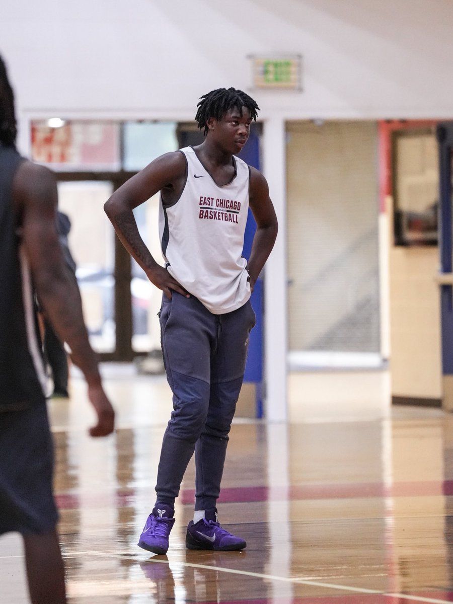 WEGOTNEXTHOOPS1's tweet photo. EC Central is ready to get going ! Sophomores Mekhi Gillis , Naji Meux and Zayden Johnson return with varsity experience! 29 SG Juell Bryant will be added to the mix this season.
Bryant confident shooter , Hit 5 3βs in a row during 5 on 5 ! https://t.co/bGjKCjMgHC