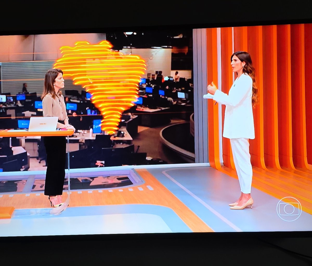 diasvall89's tweet photo. Chora globo, chora gadaiada 😂  #LulaPresidenteDoBrasil https://t.co/NENUT81lni