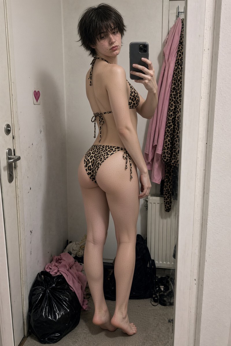 Sexyshinychicas's tweet photo. Femboy Friday https://t.co/vy0l4LS3RQ
