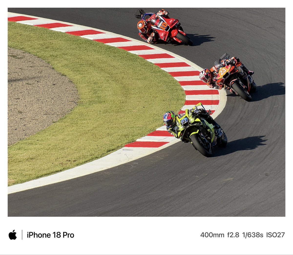 sme_dley's tweet photo. なんとかなれ〜で撮って奇跡的にブレなかった藍くんをお裾分け📷
#JapaneseGP
#MotoGP
#AiOgura
#小椋藍 https://t.co/5F9cUuMkvY
