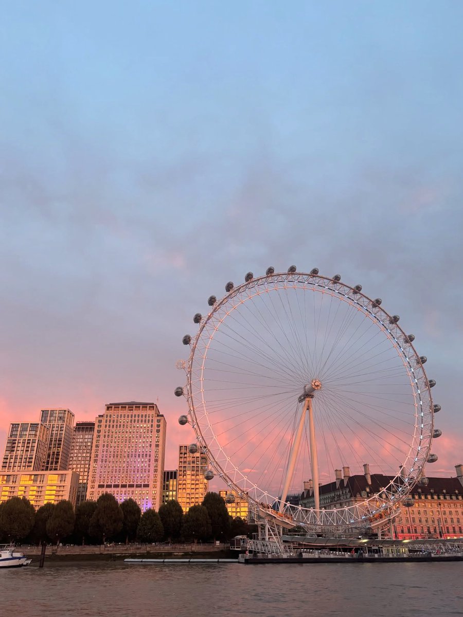 earthserenityy's tweet photo. City of London England https://t.co/s3G9O3Awfw