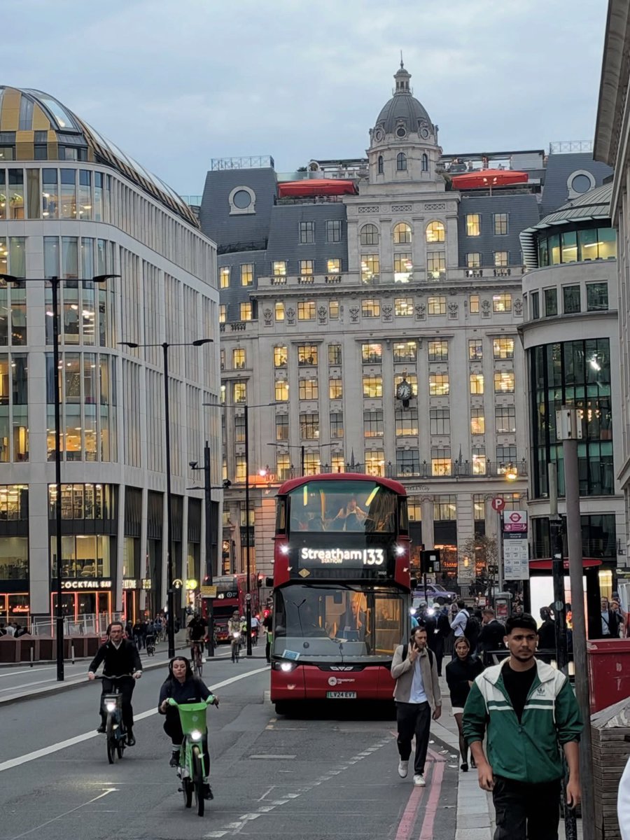 earthserenityy's tweet photo. City of London England https://t.co/s3G9O3Awfw