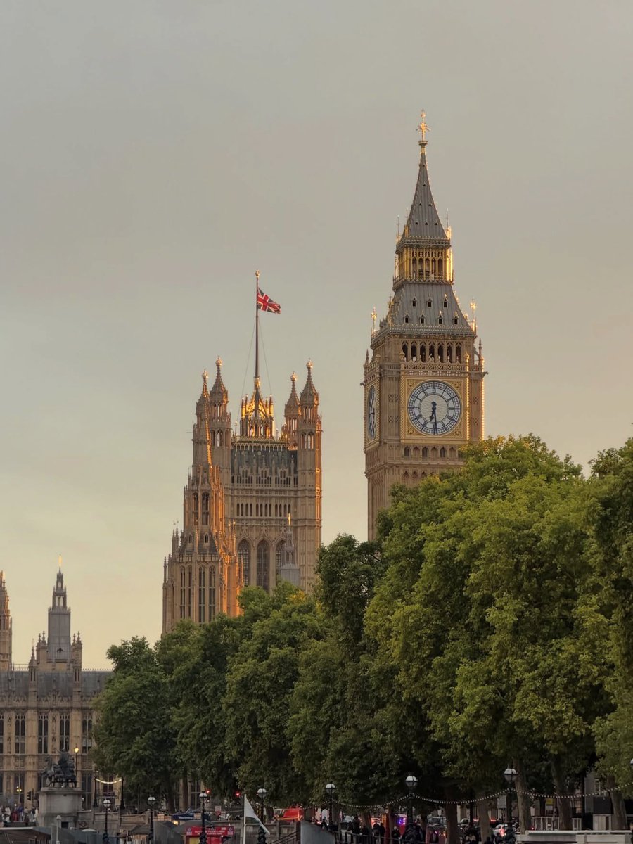 earthserenityy's tweet photo. City of London England https://t.co/s3G9O3Awfw