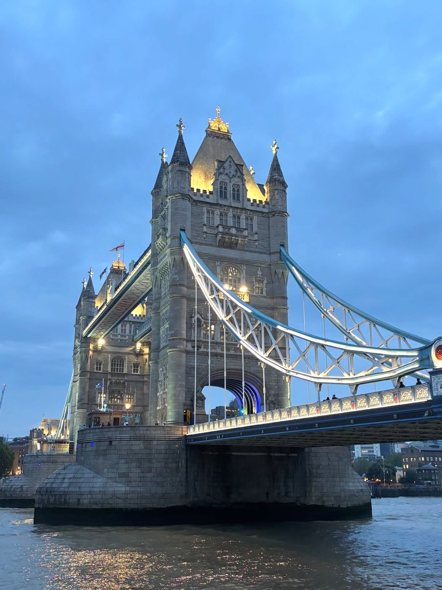 earthserenityy's tweet photo. City of London England https://t.co/s3G9O3Awfw