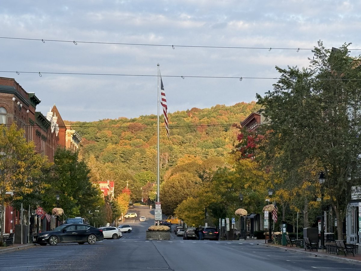 HOFprez's tweet photo. Walking to work and thinking that the next few weekends are a perfect time to come to Cooperstown. https://t.co/i9dFHZca3i