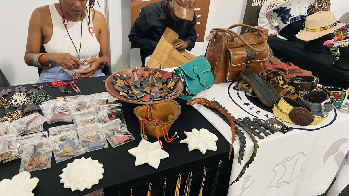 Samkelisiw22070's tweet photo. At Durban Business Fair, artisans turn leather and beads into livelihoods. The Indaba theme says it all, “Connecting MSMEs to Markets &amp; Opportunities”.

Access to markets is access to justice.

#TownshipEconomies #DurbanBusinessFair2026 https://t.co/MHZ4XzH2uw
