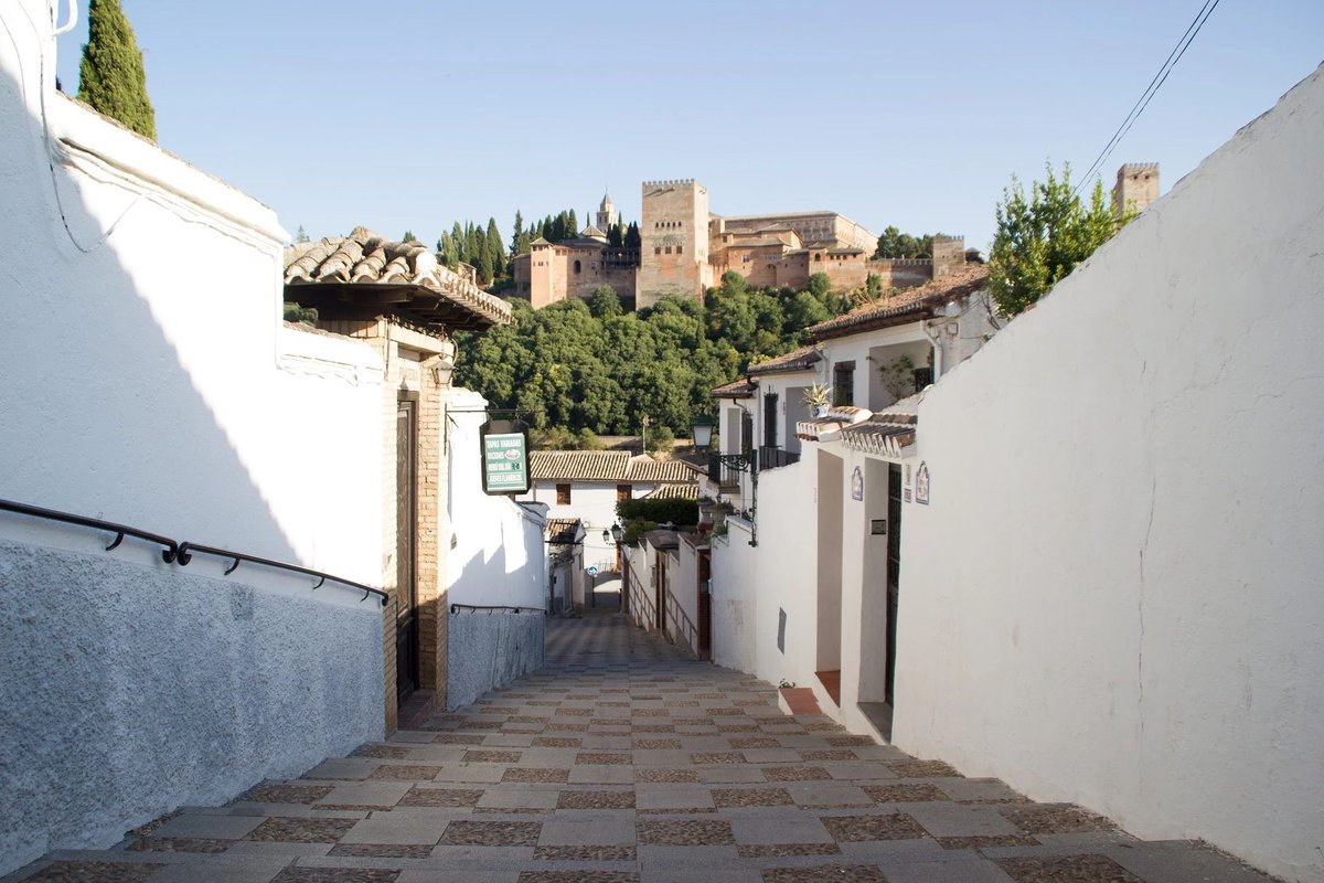 BellaNeylab9's tweet photo. Qué día mágico! Caminando por las calles adoquinadas de Granada, con el aroma de la horchata por todas partes y el sonido de la guitarra en la distancia. Momentos que se quedan para siempre en el corazón. https://t.co/DtRqKdnmnr