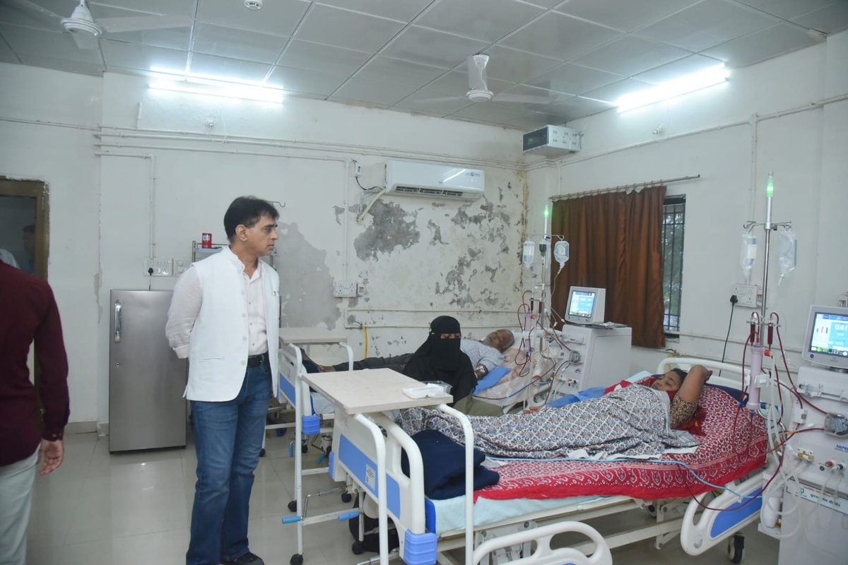 prafulpbjp's tweet photo. During the visit, inspected various departments, including the Dialysis Centre, Pharmacy and Store Department, X-ray Unit, Dressing Room, General OPD, and Immunization Room, and reviewed the functioning of medical services and hospital infrastructure. https://t.co/OmqytxCqQh