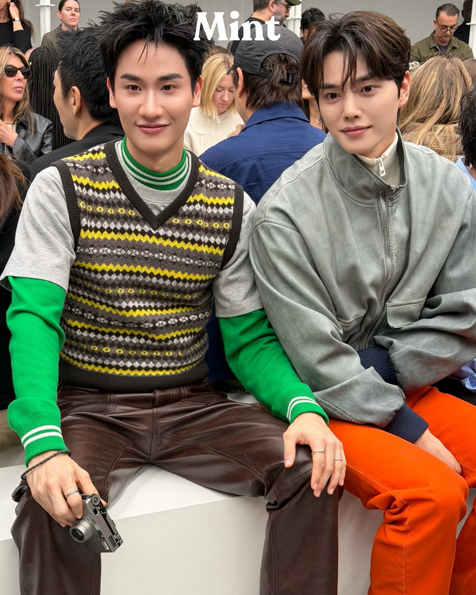 mintmag_th's tweet photo. เท่ก็ได้ คิ้วท์ก็ดี! #MintReports สแนปภาพชัดๆ กับโมเมนต์ของ ‘เต-ซงคัง’ Brand Ambassador ของ LOEWE ภายในงานแฟชั่นโชว์ LOEWE คอลเล็กชั่น Spring/Summer 2027 ที่จัดขึ้นในวันนี้ ณ กรุงปารีส เรียกว่ามาหล่อมาน่ารักทั้งคู่ 💚

#SongKangxLoeweSS27
#LOEWExTayTawan
#Tawan_V #SONGKANG 
#LOEWE 
#MintMagTH