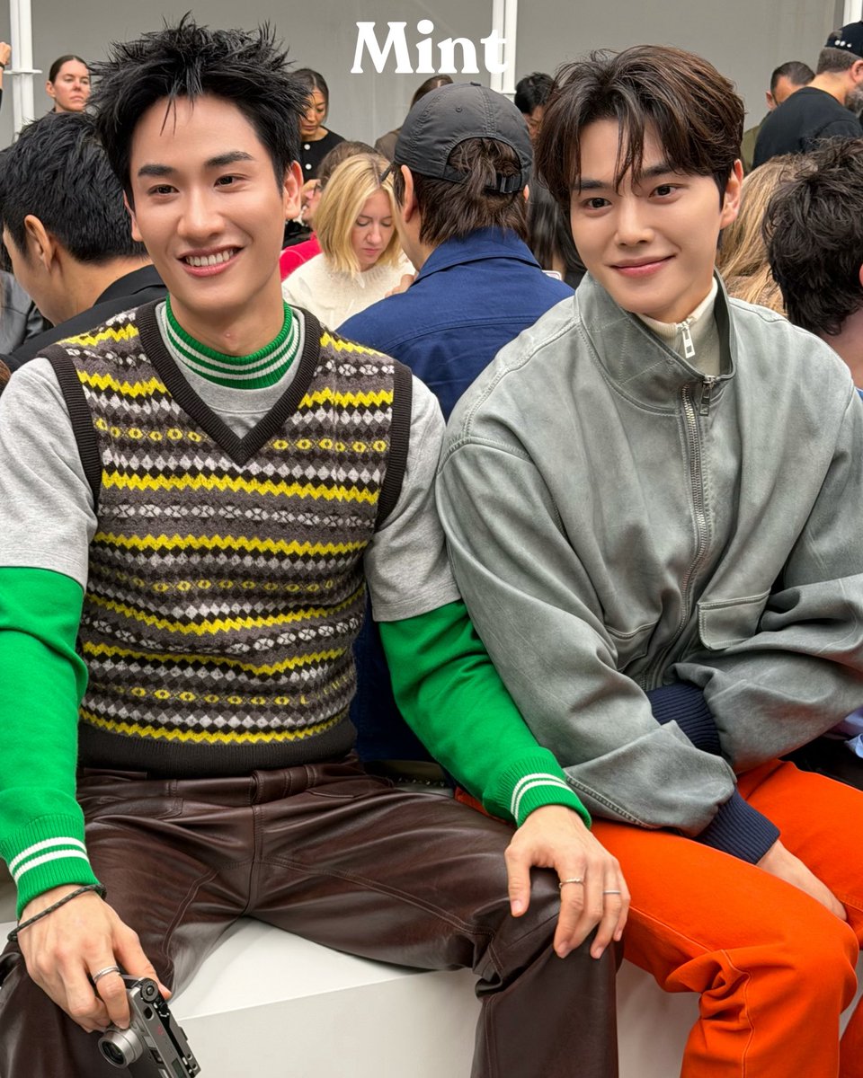 mintmag_th's tweet photo. เท่ก็ได้ คิ้วท์ก็ดี! #MintReports สแนปภาพชัดๆ กับโมเมนต์ของ ‘เต-ซงคัง’ Brand Ambassador ของ LOEWE ภายในงานแฟชั่นโชว์ LOEWE คอลเล็กชั่น Spring/Summer 2027 ที่จัดขึ้นในวันนี้ ณ กรุงปารีส เรียกว่ามาหล่อมาน่ารักทั้งคู่ 💚

#SongKangxLoeweSS27
#LOEWExTayTawan
#Tawan_V #SONGKANG 
#LOEWE 
#MintMagTH