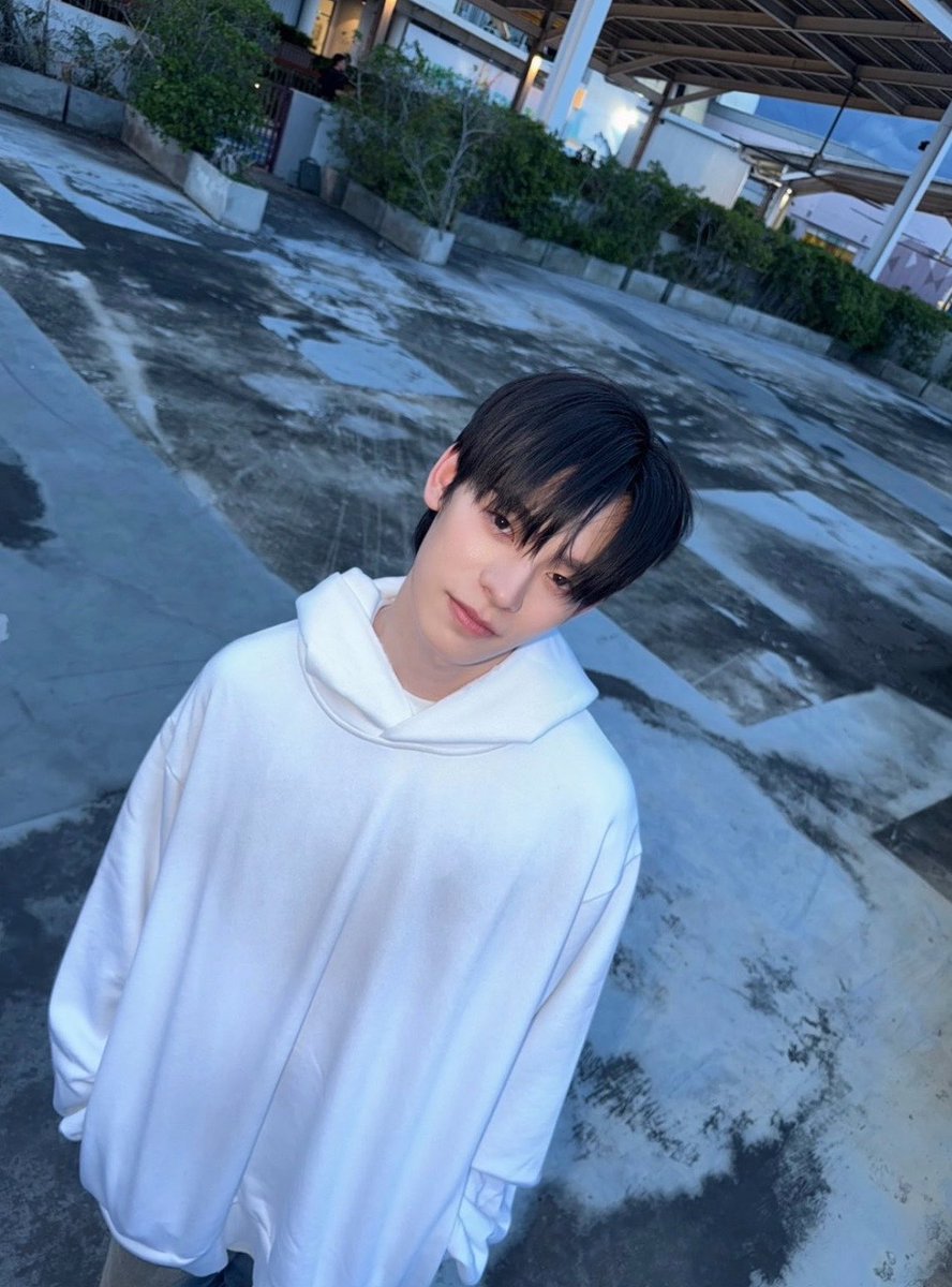 luuyisw_'s tweet photo. POR ON HIS NEW IG POST AWWW HE IS SUCH A CUTIE 🤏🤏 https://t.co/Ex99zMVab3