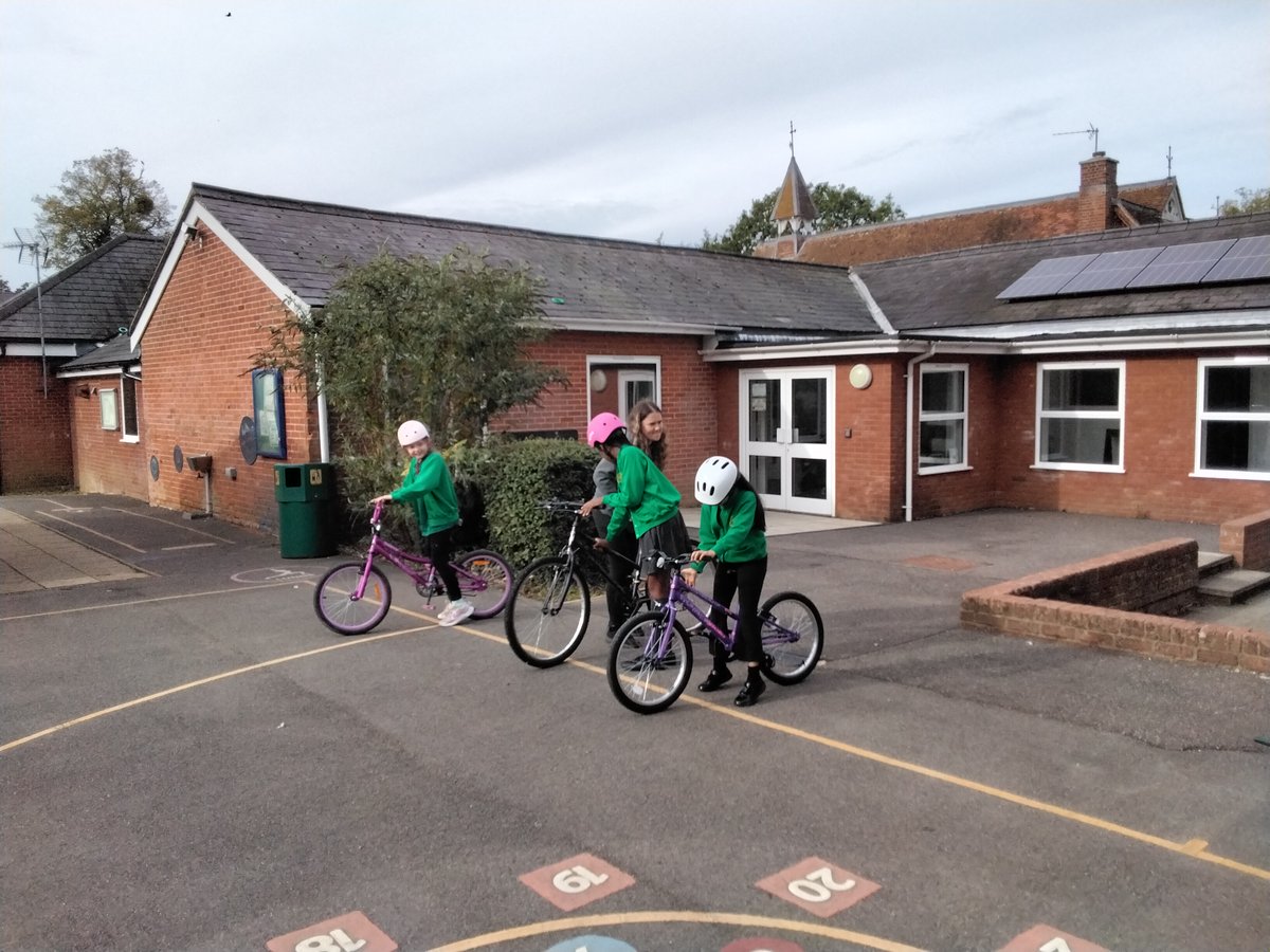 puller_memorial's tweet photo. 🚲 Well done, Oak Class! You did a fantastic job in your Bikeability sessions, showing great focus, confidence and determination while developing your cycling skills and learning how to stay safe on the road. 🚴‍♀️🚴‍♂️

We’re so proud of you! ⭐

#Bikeability #OakClass #RoadSafety https://t.co/7fXtkWKBxU