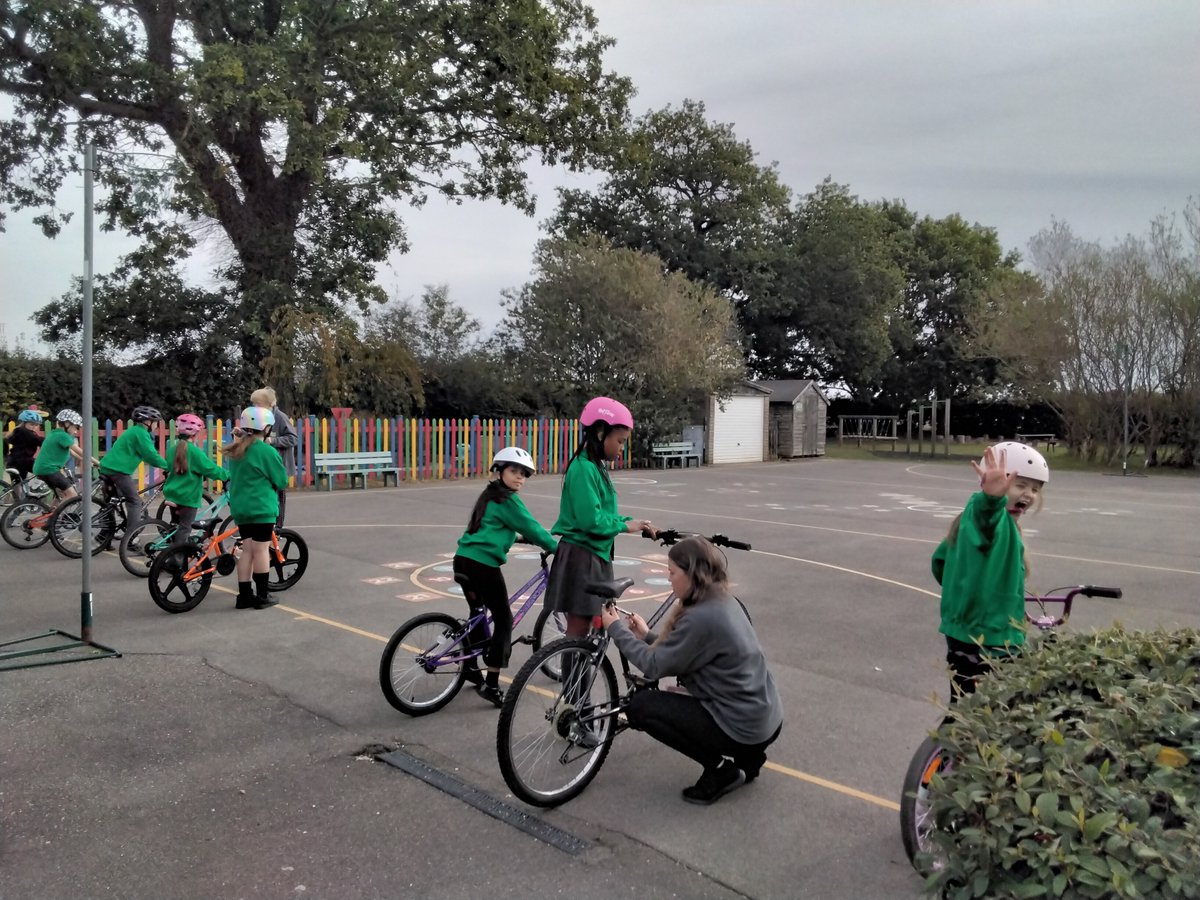 puller_memorial's tweet photo. 🚲 Well done, Oak Class! You did a fantastic job in your Bikeability sessions, showing great focus, confidence and determination while developing your cycling skills and learning how to stay safe on the road. 🚴‍♀️🚴‍♂️

We’re so proud of you! ⭐

#Bikeability #OakClass #RoadSafety https://t.co/7fXtkWKBxU