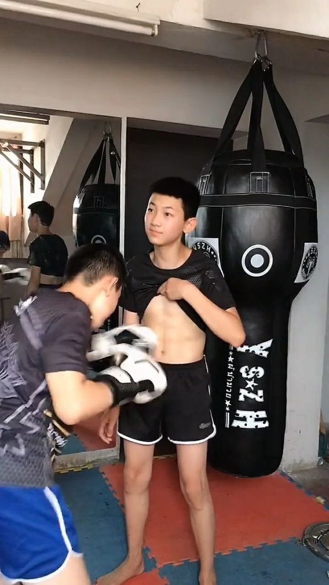 PounceSlopbpgx's tweet photo. "This fighter’s tactics are all about outsmarting foes and guarding mom’s belly—total game-changer!"， https://t.co/Y3ahxaC7Se