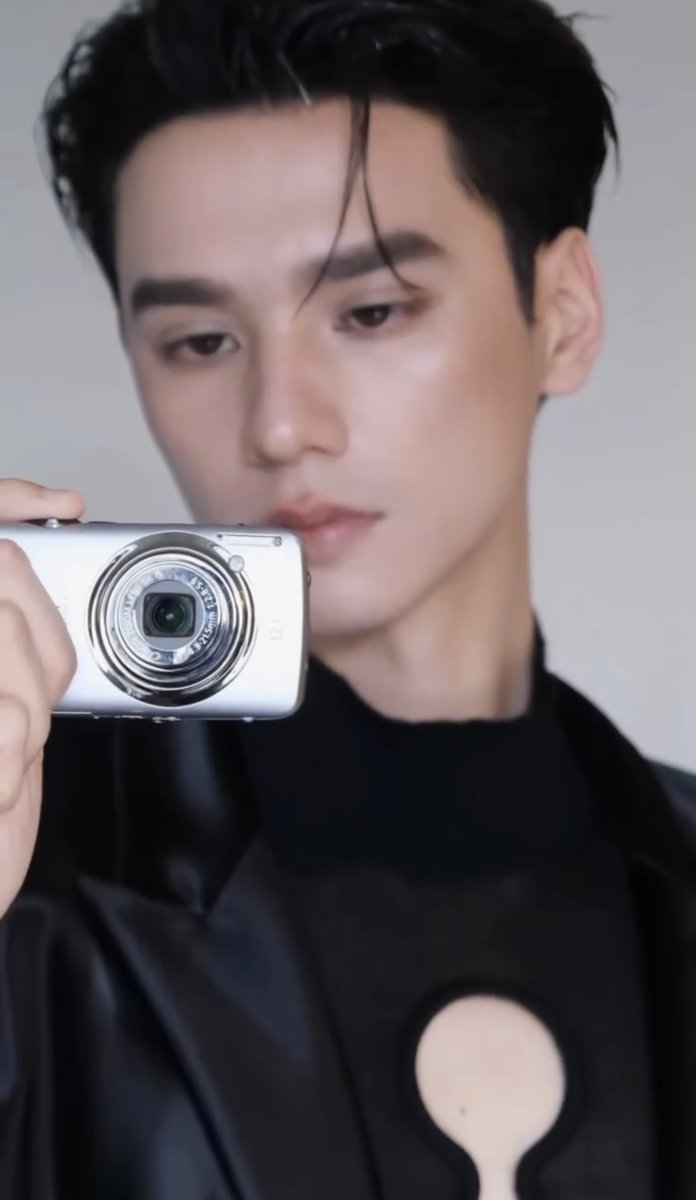 MYLOVELY_YELLOW's tweet photo. ทางนี้จ๊ะแม่ มุงโลด ที่สุดของลุค

https://t.co/hASR9rYvNt

KENG NAMPING IN PARIS FW27
#SchiaparellixKENGNAMPING https://t.co/2aEndwNdA1