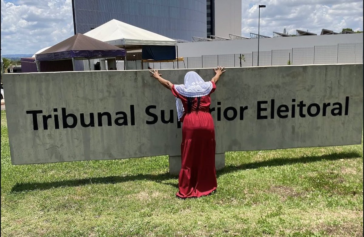 irmamonica_13's tweet photo. Que toda armadilha do demônio caia por terra , toda trama do maligno caia por terra e toda armação do diabo caia por terra amém 🙏, tô em tour por Brasília, 7 voltas pro capeta cair por terra. https://t.co/uyfHkYhAWf