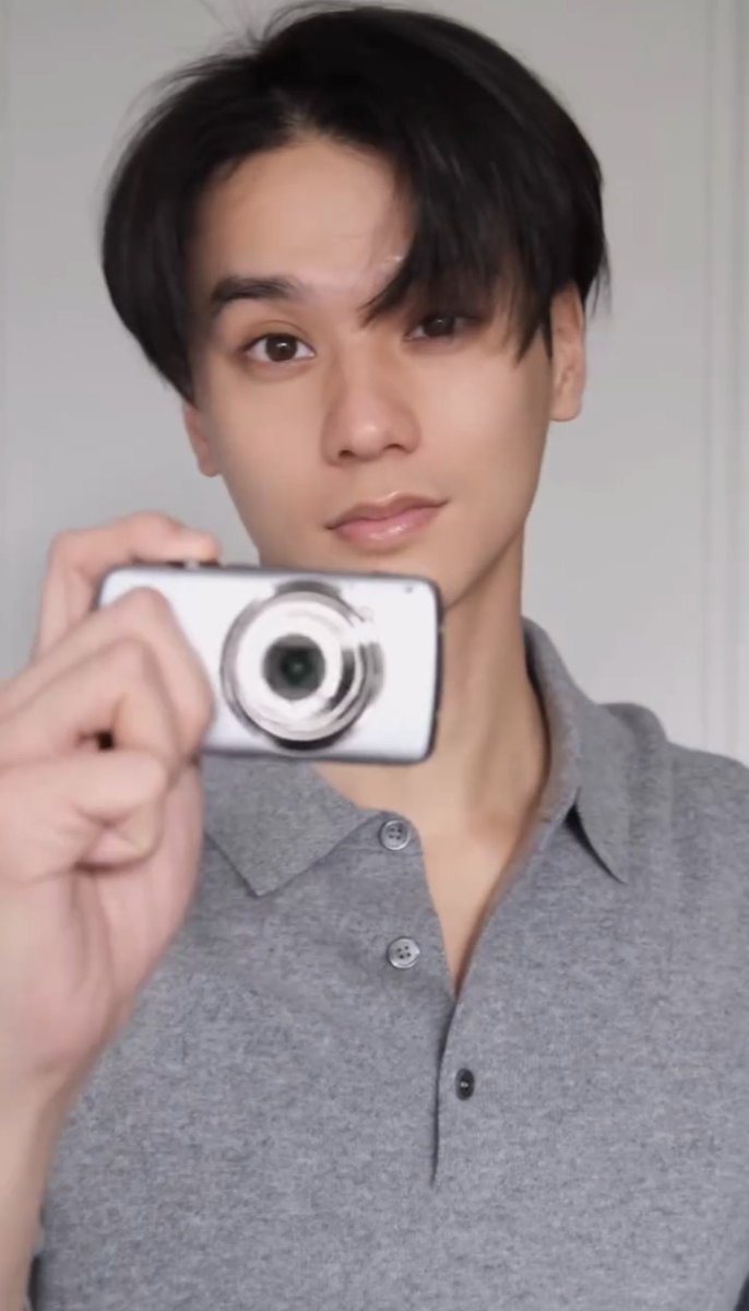 MYLOVELY_YELLOW's tweet photo. ทางนี้จ๊ะแม่ มุงโลด ที่สุดของลุค

https://t.co/hASR9rYvNt

KENG NAMPING IN PARIS FW27
#SchiaparellixKENGNAMPING https://t.co/2aEndwNdA1