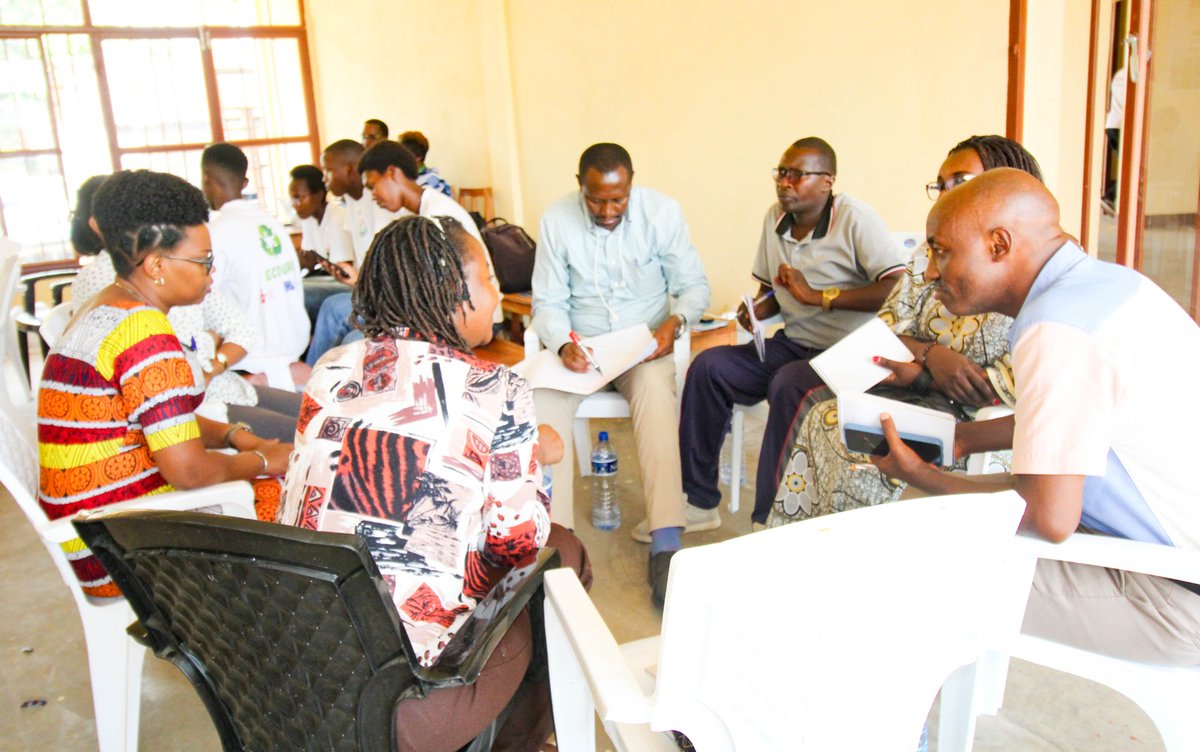 EnvironmentUb's tweet photo. Gestion durable des déchets à Ngagara !
Le 24/9, le @EnvironmentUb, avec le @CopedBurundi  à travers le projet #ECOCIRC financé par l’#UE, a mobilisé des acteurs locaux autour de la valorisation des déchets.

#ECOCIRC #GestionDesDéchets #ÉconomieCirculaire #COPED #Burundi https://t.co/RmJam6q6Pn