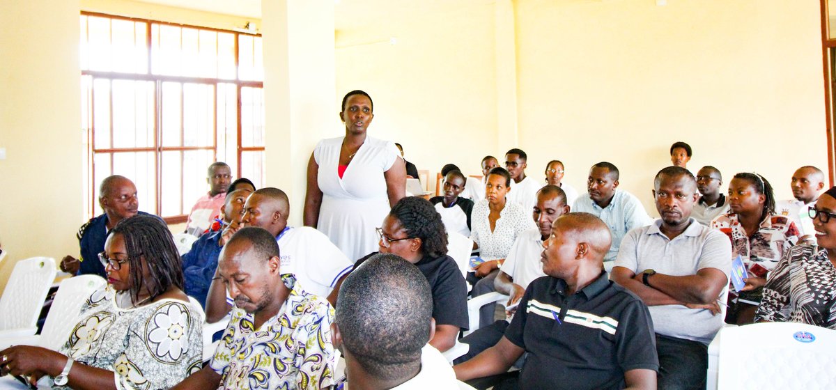 EnvironmentUb's tweet photo. Gestion durable des déchets à Ngagara !
Le 24/9, le @EnvironmentUb, avec le @CopedBurundi  à travers le projet #ECOCIRC financé par l’#UE, a mobilisé des acteurs locaux autour de la valorisation des déchets.

#ECOCIRC #GestionDesDéchets #ÉconomieCirculaire #COPED #Burundi https://t.co/RmJam6q6Pn