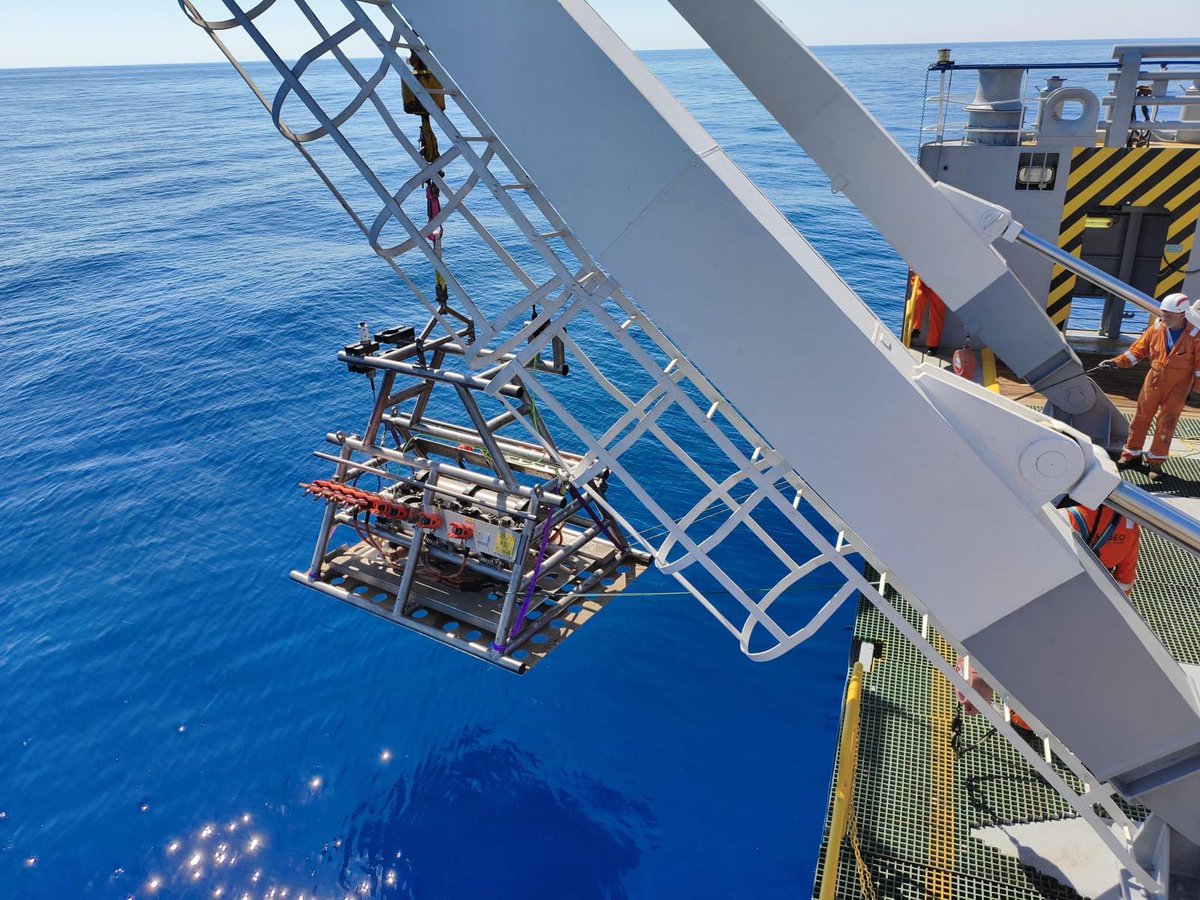 NET8_Token's tweet photo. 3,500 Metres Beneath the Sea. A Vision That Refuses to Stay in the Dark.

Read more: https://t.co/MbDgMjGVQp

#NeutrinoPhysics #KM3NeT #ARCA #Neutrinovoltaic #EnergyResearch https://t.co/7uWlD1ImcS