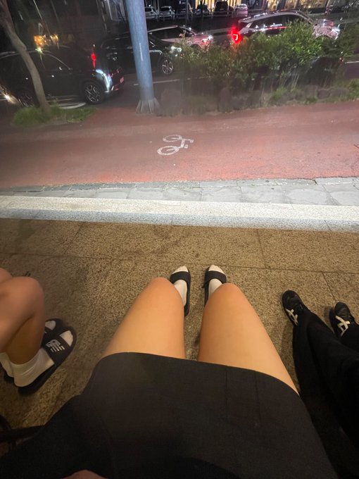 Lyricah's tweet photo. 술 먹고싶다😵 
#구인 #친구 https://t.co/bTkqxfkH9P
