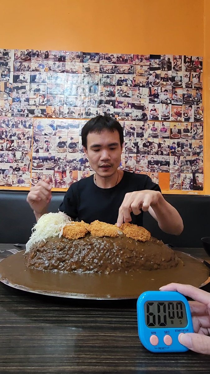 JHRSpong's tweet photo. After returning from the eating contest, I got back to pursuing my dream:
conquering 12 kg of curry within one hour.
Most recently, though, I lost to it yet again. https://t.co/YrDK24g9xI