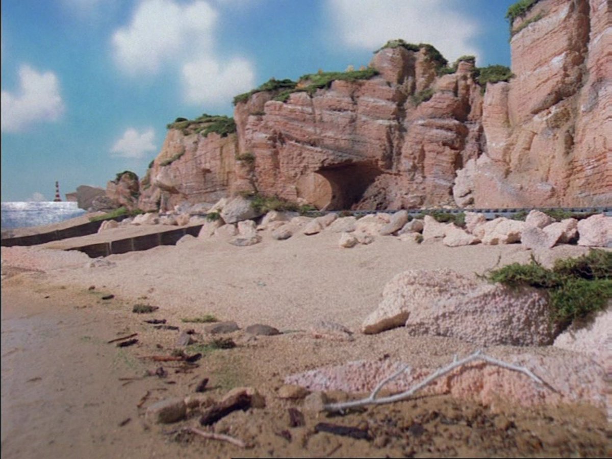 JACKSONTHEK2's tweet photo. Thomas AU Fact:

Every Summer, Grey Seals venture to Sodor and haul out on Tidmouth Beach. People flock to the Little Western to see them. https://t.co/TPODqVuSTm
